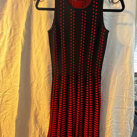 Alexander McQueen Dresses & Skirts - Alexander McQueen Stylish Red and Black Patterned Dress
